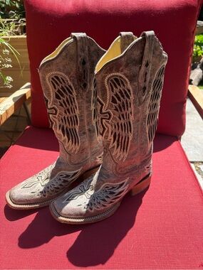 Corral Tan Leather Cowboy Boots with Subtle Stitching